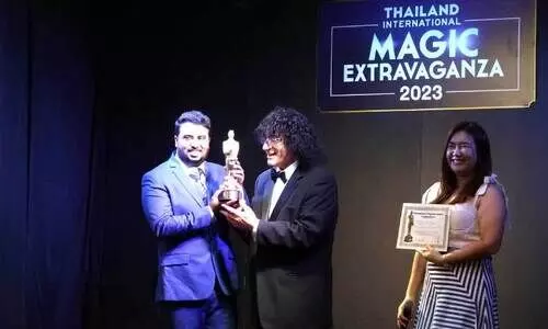 അശ്വിൻ പരവൂരിന് മെര്‍ലിന്‍ മാജിക് പുരസ്‌കാരം