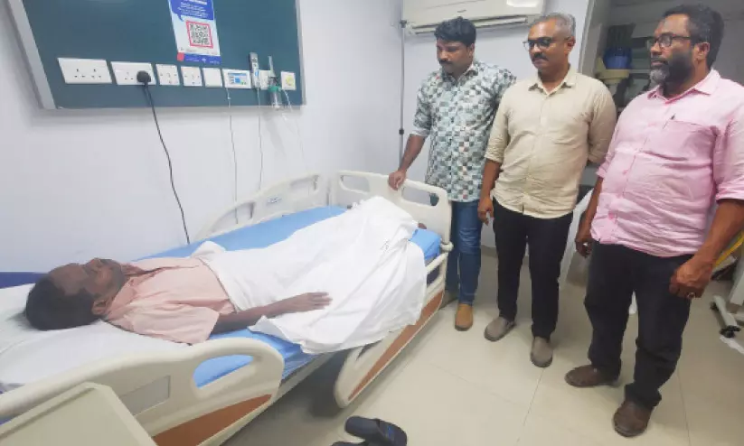 തുടർചികിത്സക്കായി മുനീർ നാട്ടിലേക്ക് തിരിച്ചു; സുമനസ്സുകൾക്ക് നിറഞ്ഞ നന്ദിയോടെ.... തുടർചികിത്സക്കായി മുനീർ നാട്ടിലേക്ക് തിരിച്ചു; സുമനസ്സുകൾക്ക് നിറഞ്ഞ നന്ദിയോടെ....