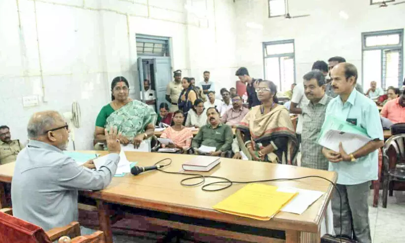 വിവരാവകാശ കമീഷണർ തെളിവെടുപ്പ്; വിട്ടുനിന്നവർക്കെതി​രെ നടപടി ​​