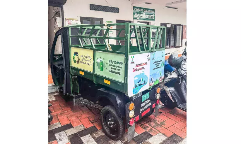 ഹരിത കർമസേനക്ക് വാങ്ങിയ വൈദ്യുതിവാഹനം കിതക്കുന്നു