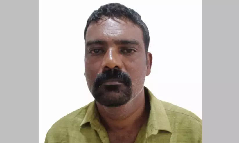 കുടുംബ കോടതി പരിസരത്ത് ഭാര്യയെ കുത്തിക്കൊല്ലാൻ ശ്രമം; ഭര്ത്താവ് അറസ്റ്റില് കുടുംബ കോടതി പരിസരത്ത് ഭാര്യയെ കുത്തിക്കൊല്ലാൻ ശ്രമം; ഭര്ത്താവ് അറസ്റ്റില്