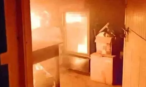 പെ​രി​ങ്ങൊ​ളം മി​ൽ​മ ഡ​യ​റി​യു​ടെ പി.ആ​ൻ​ഡ്.ഐ ​ഓ​ഫി​സി​ലുണ്ടാ​യ തീ​പിടി​ത്തം