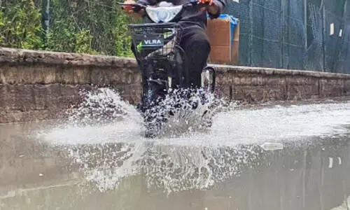 മഴക്കാഴ്ചകള് ആസ്വദിക്കേണ്ട; പണി കിട്ടും, നിയമത്തില് പുതിയ ആര്ട്ടിക്കിളുകള് മഴക്കാഴ്ചകള് ആസ്വദിക്കേണ്ട; പണി കിട്ടും, നിയമത്തില് പുതിയ ആര്ട്ടിക്കിളുകള്