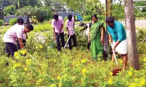 പ​റ​പ്പൂ​ക്ക​ര​യി​ലെ മാ​ലി​ന്യ​ക്കൂ​ന​ക​ൾ ‘സ്നേ​ഹാ​രാ​മ’​ങ്ങ​ളാ​ക്കു​ന്നു