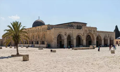 അൽ അഖ്സ പള്ളിയിലേക്ക് മുസ്‍ലിംകൾക്കുള്ള പ്രവേശനം തടഞ്ഞ് ഇസ്രായേൽ​ പൊലീസ്