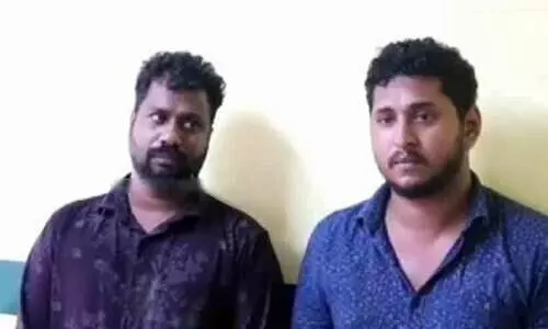 തമ്മിലടിക്കുന്നത് പിടിച്ചുമാറ്റാൻ പോയ പൊലീസിനെ ആക്രമിച്ചു; രണ്ട് യുവാക്കൾ അറസ്റ്റിൽ തമ്മിലടിക്കുന്നത് പിടിച്ചുമാറ്റാൻ പോയ പൊലീസിനെ ആക്രമിച്ചു; രണ്ട് യുവാക്കൾ അറസ്റ്റിൽ