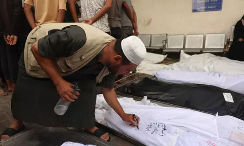 ബൈഡന് സംശയം, അത്രയും മരണമോ?...; ഈ കണക്കുകൾ കാണൂ..! ബൈഡന് സംശയം, അത്രയും മരണമോ?...; ഈ കണക്കുകൾ കാണൂ..!