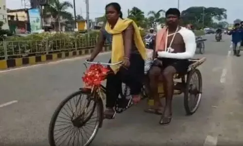 എല്ലാവരും കൈവിട്ടു; മകളുടെ ‘ചങ്കുറപ്പിൽ’ പിതാവ് ആശുപത്രിയിലെത്തി