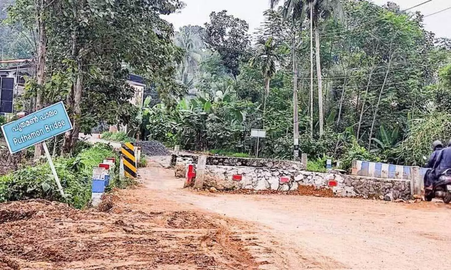 എം.എൽ.എയുടെ വാഗ്​ദാനം ജലരേഖ;പുതമൺ പാലം നിർമാണം വൈകുന്നു