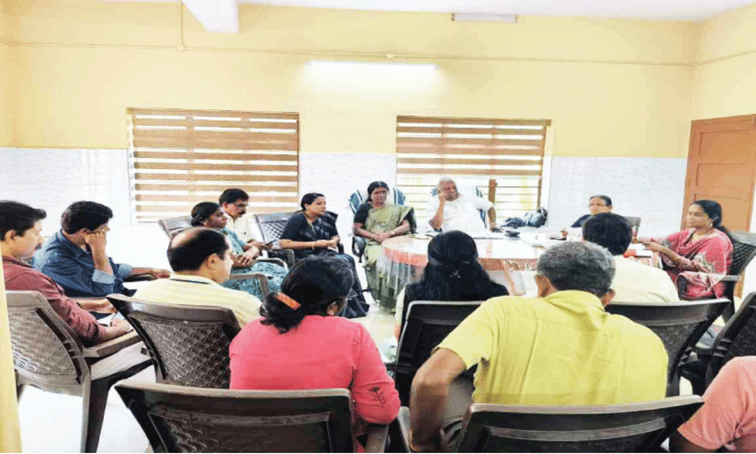 പൊ​തു​മ​രാ​മ​ത്ത് പ്ര​വൃ​ത്തി​ക​ൾ; ഉ​ദ്യോ​ഗ​സ്ഥ​ർ​ക്കെ​തി​രെ രൂ​ക്ഷവി​മ​ർ​ശ​ന​മു​യ​ർ​ത്തി എം.​എ​ൽ.​എ