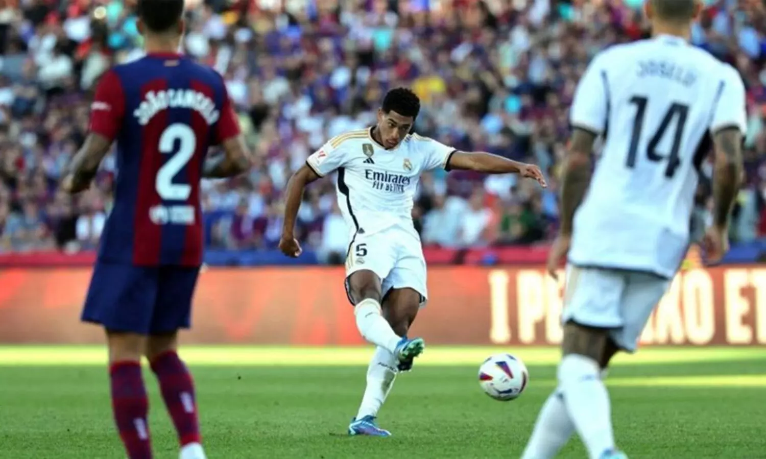 ​കന്നി എൽ-ക്ലാസിക്കോയിൽ ഇരട്ട ഗോളടിച്ച് ബെല്ലിങ്ഹാം; ബാഴ്സയെ 2-1ന് തകർത്ത് റയൽ