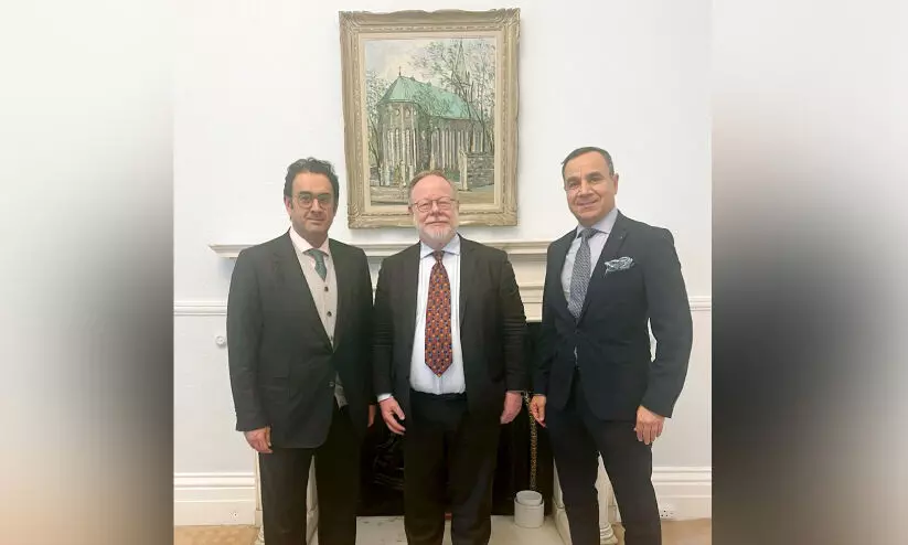 Kuwait-Irish officials in meeting