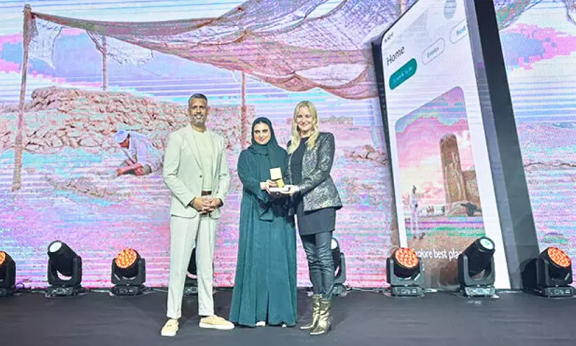 Qatar Tourism Representative Receives Mina Digital Award