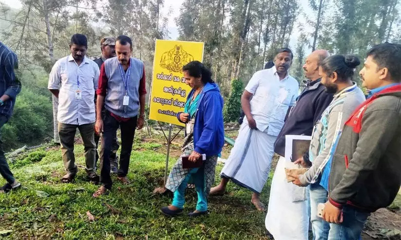 ഇടുക്കിയിലെ അനധികൃത കൈയേറ്റങ്ങൾ റവന്യു ദൗത്യസംഘം ഒഴിപ്പിക്കൽ തുടരുന്നു ഇടുക്കിയിലെ അനധികൃത കൈയേറ്റങ്ങൾ റവന്യു ദൗത്യസംഘം ഒഴിപ്പിക്കൽ തുടരുന്നു