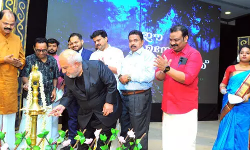 ശ്രീ​നാ​രാ​യ​ണ ക​ൾ​ച​റ​ൽ സൊ​സൈ​റ്റി​യി​ൽ വ​യ​ലാ​ർ ശ​ര​ത്ച​ന്ദ്ര​വ​ർ​മ കു​രു​ന്നു​ക​ൾ​ക്ക് ആ​ദ്യ​ക്ഷ​രം കു​റി​ച്ചു