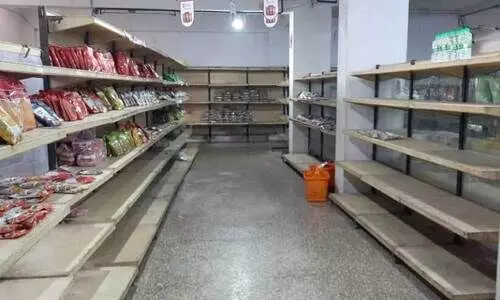 കോഴിക്കോട് മാവൂർ റോഡിലെ സപ്ലൈകോ ഔട്ട്‍ലെറ്റിൽ സബ്സിഡി സാധനങ്ങളില്ലാതെ തട്ട് ഒഴിഞ്ഞുകിടക്കുന്നു