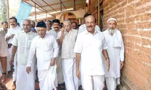 പാണക്കാട് ഹൈദരലി ശിഹാബ് തങ്ങൾ, പി.കെ. കുഞ്ഞാലിക്കുട്ടി, ഇ.ടി. മുഹമ്മദ് ബഷീർ എന്നിവരോടൊപ്പം സൈനുദ്ദീൻ ഹാജി (ഫയൽ ചിത്രം) പാണക്കാട് ഹൈദരലി ശിഹാബ് തങ്ങൾ, പി.കെ. കുഞ്ഞാലിക്കുട്ടി, ഇ.ടി. മുഹമ്മദ് ബഷീർ എന്നിവരോടൊപ്പം സൈനുദ്ദീൻ ഹാജി (ഫയൽ ചിത്രം)