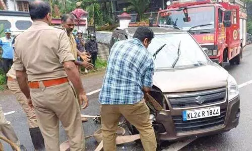 ലോറിയും കാറും കൂട്ടിയിടിച്ചു; നാലുപേർക്ക് പരിക്ക്