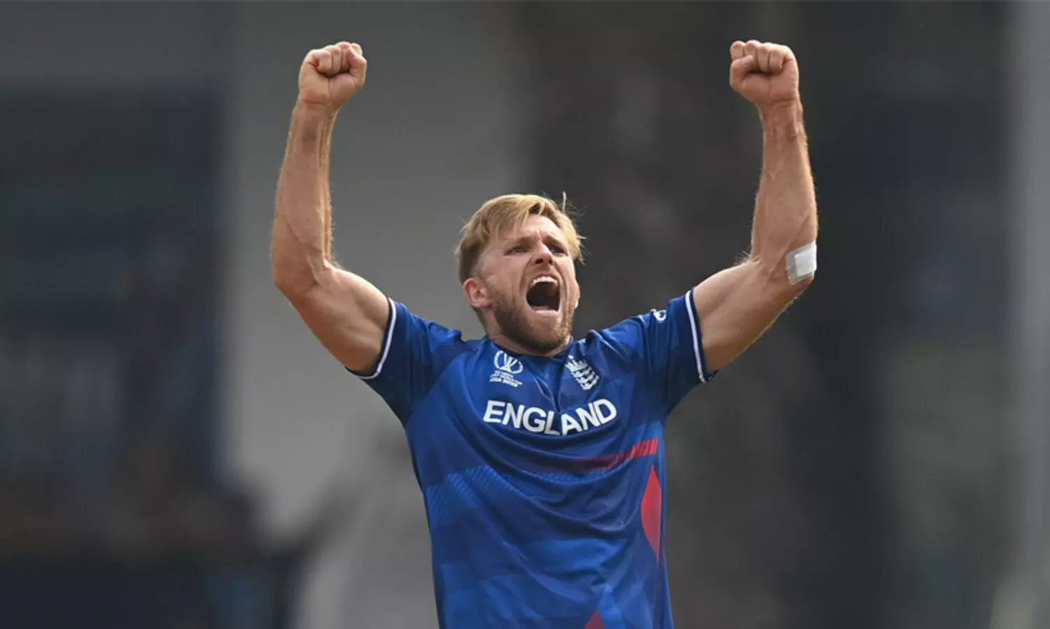 തീതുപ്പി ഇംഗ്ലീഷ് ബൗളർമാർ; ഇന്ത്യ 229-9