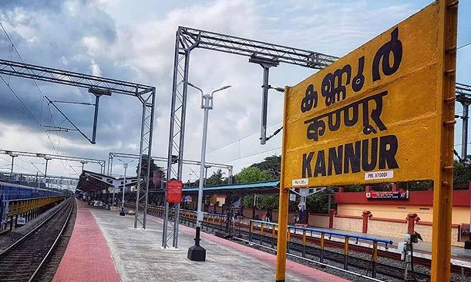 കള​മശ്ശേരി സ്ഫോടനം: കണ്ണൂരിൽ താടിയും തൊപ്പിയുമുള്ള യുവാവിന്റെ പിന്നാലെ പൊലീസ്; ആദ്യം കസ്റ്റഡി, ഒടുവിൽ വിട്ടയക്കൽ