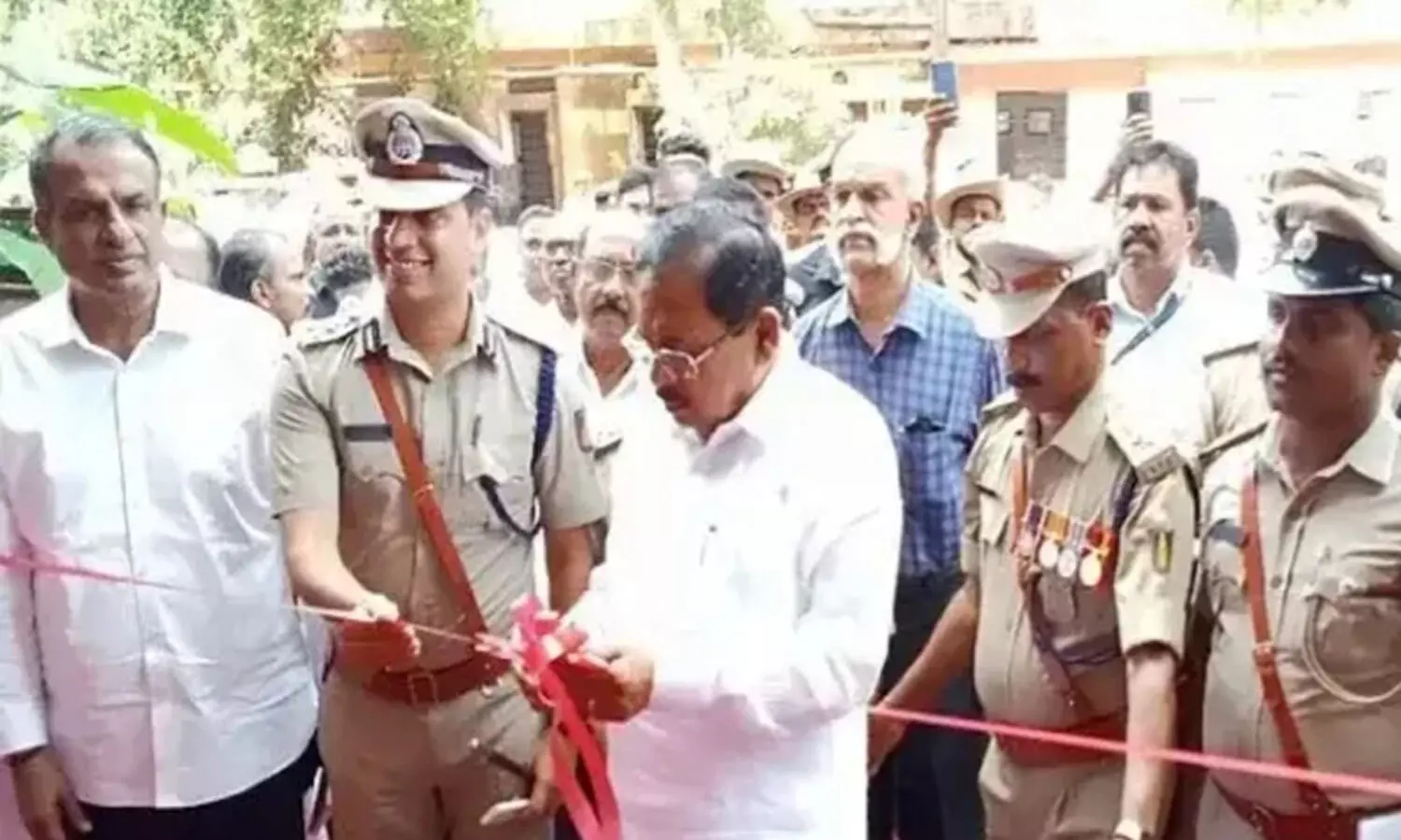 കർണാടക പൊലീസ് അടിസ്ഥാന യോഗ്യത ബിരുദമാക്കും - മന്ത്രി