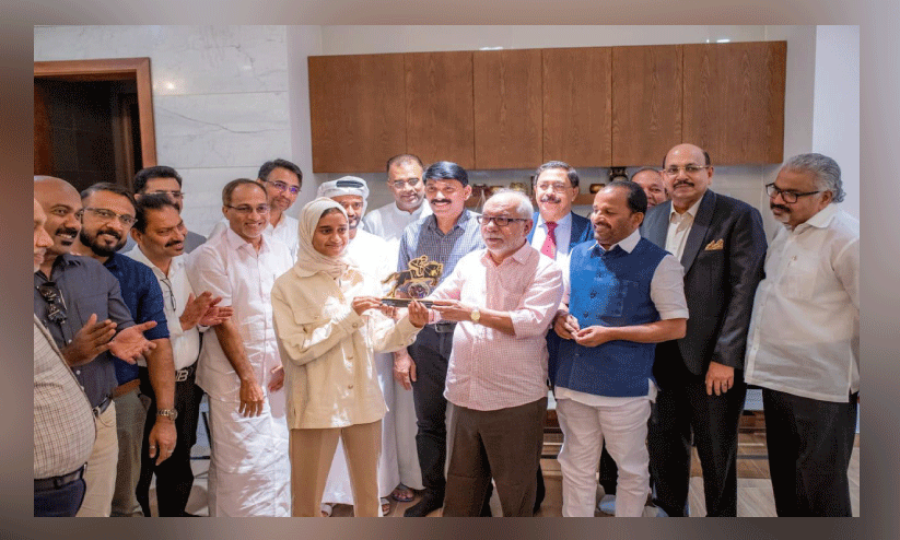 നി​ദ അ​ൻ​ജു​മി​ന്​ മ​ജ്​​ലി​സി​ന്‍റെ ആ​ദ​രം