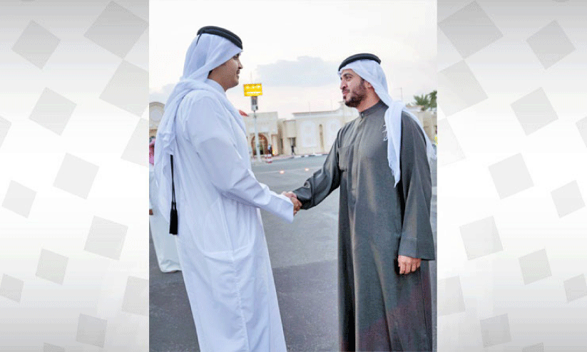 ശൈ​ഖ്​ ഖാ​ലി​ദ്​ ബി​ൻ ഹ​മ​ദ്​ ആ​ൽ ഖ​ലീ​ഫയെ ഖത്തറിൽ സ്വീകരിക്കുന്നു