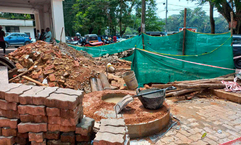 മെഡിക്കൽ കോളജിലെ ഡ്രൈയിനേജ് നിർമാണം ഇഴയുന്നു മെഡിക്കൽ കോളജിലെ ഡ്രൈയിനേജ് നിർമാണം ഇഴയുന്നു