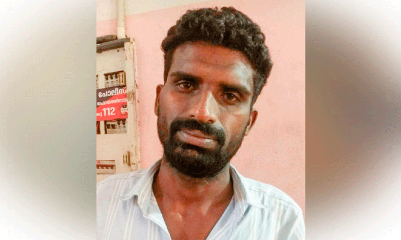 സിനിമ തിയറ്ററിൽ മുട്ടിലിഴഞ്ഞ് മോഷണം; യുവാവ് അറസ്റ്റിൽ സിനിമ തിയറ്ററിൽ മുട്ടിലിഴഞ്ഞ് മോഷണം; യുവാവ് അറസ്റ്റിൽ