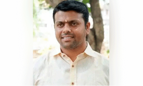 മു​ഖ്യ​മ​ന്ത്രി​ക്കെതി​രെ പോ​സ്റ്റ്; എം.​എ​ൽ.​എ​ക്ക് എതി​രെ കേ​സ്