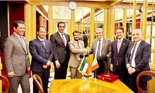 കു​വൈ​ത്ത് പാ​ർ​ല​മെ​ന്റ​റി പ്ര​തി​നി​ധി​സം​ഘം ഇ​റ്റാ​ലി​യ​ൻ അ​ധി​കൃ​ത​ർ​ക്കൊ​പ്പം