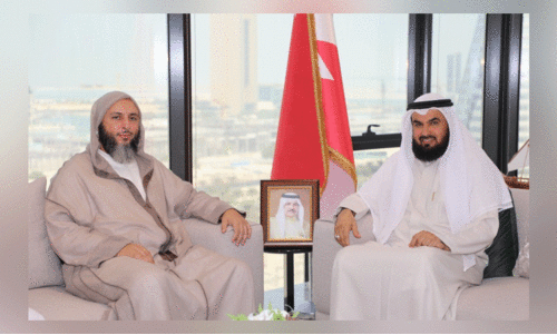 സു​ന്നി വ​ഖ്​​ഫ്​ കൗ​ൺ​സി​ൽ ചെ​യ​ർ​മാ​ൻ മൊ​റോ​ക്ക​ൻ  പ​ണ്ഡി​ത​നെ സ്വീ​ക​രി​ച്ചു