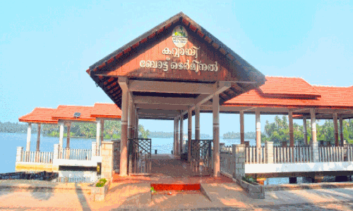 ജല സഞ്ചാരത്തിനൊരുങ്ങി കവ്വായി കായൽ ജല സഞ്ചാരത്തിനൊരുങ്ങി കവ്വായി കായൽ