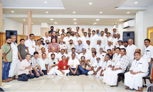 ബു​റൈ​മി​യി​ലെ പ്ര​വാ​സി​ക​ൾ നാ​ട്ടി​ൽ ഒ​ത്തു​ചേ​ർ​ന്നു