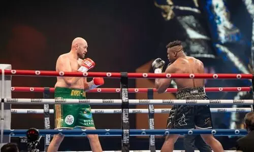 നാഡിമിടിപ്പുയർത്തുന്ന ഇടിപ്പൂരത്തോടെ റിയാദ്​ സീസൺ 2023 ആഘോഷങ്ങൾക്ക്​​ തുടക്കം