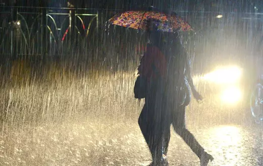 സംസ്ഥാനത്ത് തിങ്കളാഴ്ച വരെ മഴ കനക്കും; നാളെ ഒൻപത് ജില്ലകളിൽ യെല്ലോ അലർട്ട്