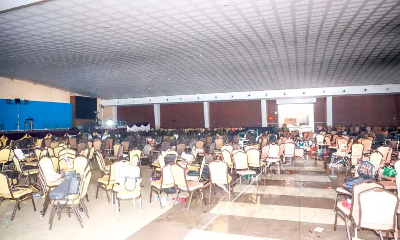 ആശങ്കകളുടെ ബാക്കിചിത്രം...; മണിക്കൂറുകൾ പരിഭ്രാന്തിയിലായി ബന്ധുക്കൾ ആശങ്കകളുടെ ബാക്കിചിത്രം...; മണിക്കൂറുകൾ പരിഭ്രാന്തിയിലായി ബന്ധുക്കൾ