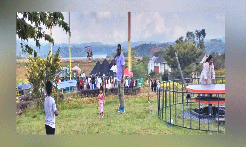 അസൗകര്യങ്ങൾക്കിടയിലും വയനാട്ടിലേക്ക് സഞ്ചാരികളുടെ ഒഴുക്ക്