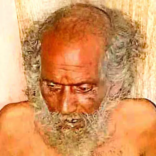 വ​ഴി​യ​രി​കി​ൽ അ​വ​ശ​നാ​യി കി​ട​ന്ന വ​യോ​ധി​ക​ൻ മ​രി​ച്ചു