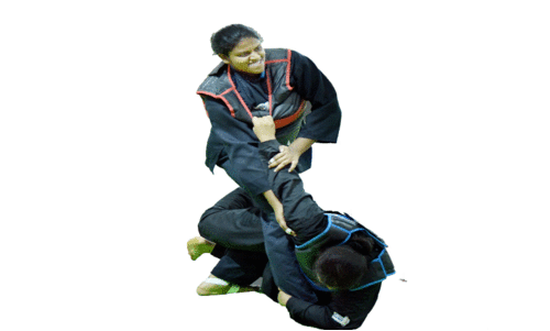 ചി​രി​കൊ​ണ്ട് ത​ല്ല​ണം!