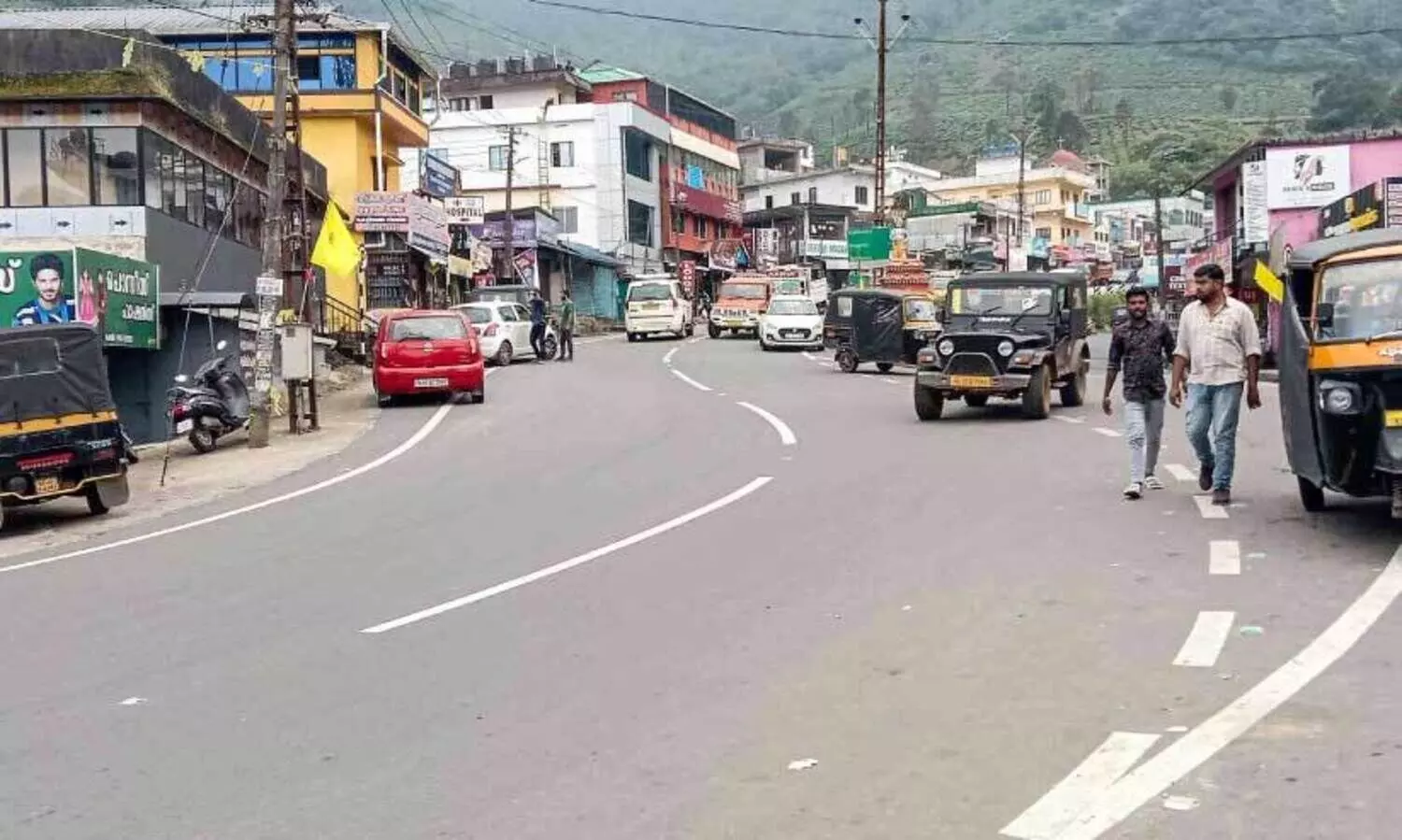 ഏ​ല​പ്പാ​റ​ ടൗണിലെ അ​ന​ധി​കൃ​ത പാ​ർ​ക്കി​ങ്