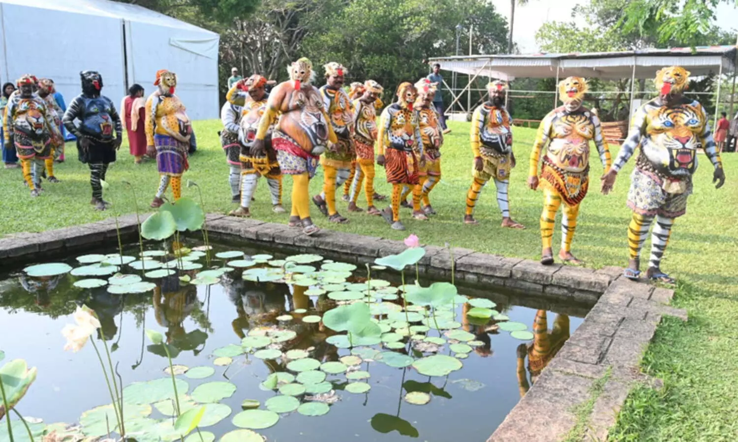 കേരളീയത്തിന്റെ ആവേശം നിറച്ച് നഗരത്തിൽ പുലികളിറങ്ങി