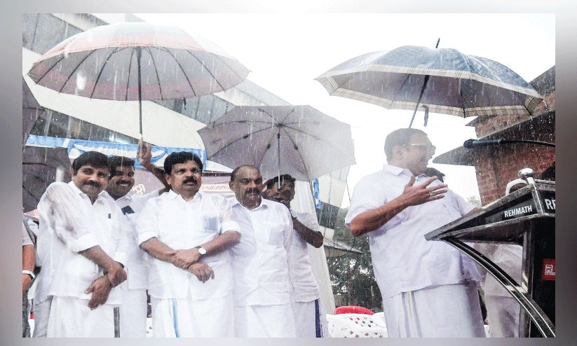 ഫലസ്തീൻ: മോദിയുടേത് ഇന്ത്യൻ പാരമ്പര്യം മറന്നുള്ള നിലപാട് -കെ. മുരളീധരൻ ഫലസ്തീൻ: മോദിയുടേത് ഇന്ത്യൻ പാരമ്പര്യം മറന്നുള്ള നിലപാട് -കെ. മുരളീധരൻ