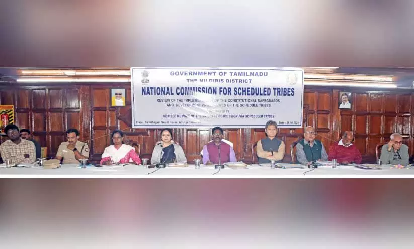 ദേ​ശീ​യ പ​ട്ടി​ക​ജാ​തി പ​ട്ടി​ക​വ​ർ​ഗ ക​മ്മീ​ഷ​ൻ അം​ഗം അ​ന​ന്ത നാ​യി​ക്കി​ന്റെ നേ​തൃ​ത്വ​ത്തി​ൽ ന​ട​ത്തി​യ അ​വ​ലോ​ക​ന യോ​ഗം