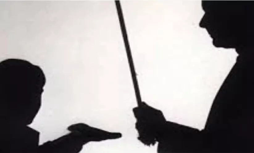 ആറാം ക്ലാസ് വിദ്യാർഥിക്ക് ക്രൂരമര്ദനം: വീണ ജോര്ജ് അടിയന്തര റിപ്പോര്ട്ട് തേടി ആറാം ക്ലാസ് വിദ്യാർഥിക്ക് ക്രൂരമര്ദനം: വീണ ജോര്ജ് അടിയന്തര റിപ്പോര്ട്ട് തേടി