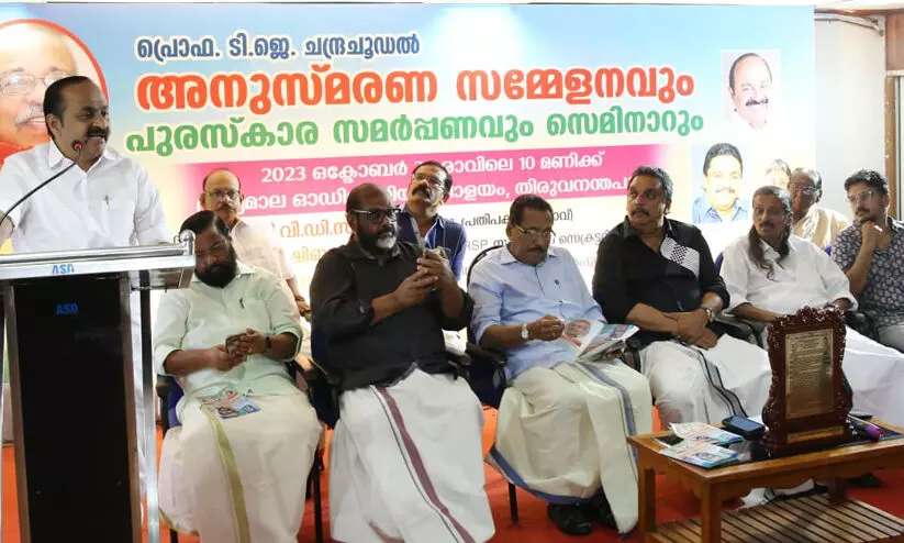 ഭരണകൂടങ്ങൾക്ക് മാധ്യമങ്ങളെയും മാധ്യമ പ്രവർത്തകരെയും ഭയമാണെന്ന് വി.ഡി സതീശൻ ഭരണകൂടങ്ങൾക്ക് മാധ്യമങ്ങളെയും മാധ്യമ പ്രവർത്തകരെയും ഭയമാണെന്ന് വി.ഡി സതീശൻ