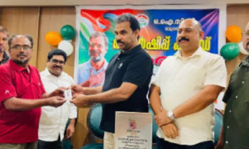 ഖ​സീം ഒ.​ഐ.​സി.​സി മെം​ബ​ർ​ഷി​പ് കാ​ർ​ഡ് വി​ത​ര​ണം