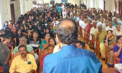 കാ​ൻ​സ​ർ ബോ​ധ​വ​ത്​​ക​ര​ണ സെ​മി​നാ​റി​ൽ ഡോ.​വി.​പി. ഗം​ഗാ​ധ​ര​ൻ സം​സാ​രി​ക്കു​ന്നു