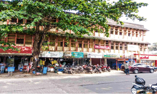 അ​രൂ​ർ പ​ഞ്ചാ​യ​ത്ത് ഷോ​പ്പി​ങ്​ കോം​പ്ല​ക്സ്