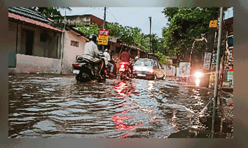 തൃ​ക്കു​ര​ട്ടി ക്ഷേ​ത്രം- പൈ​നും​മൂ​ട് റോ​ഡി​ലെ വെ​ള്ള​ക്കെ​ട്ട്